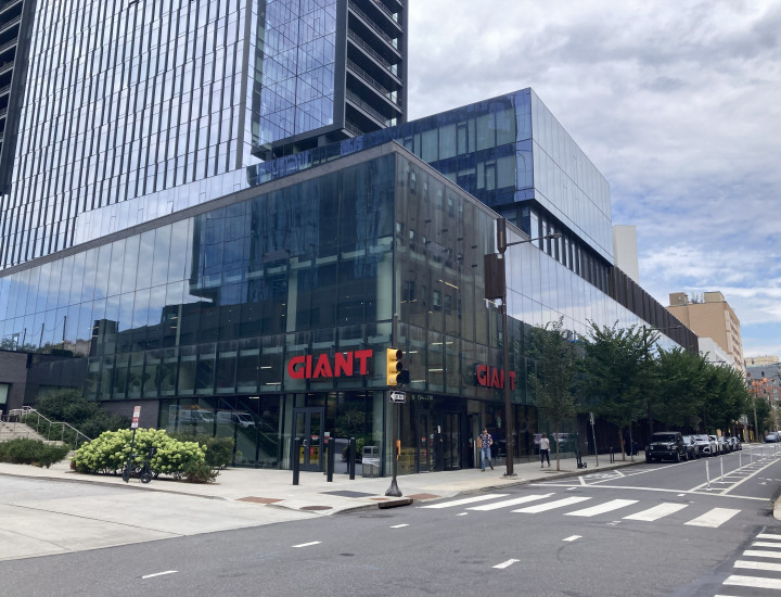 Entrance to Giant in the lower levels of a glass highrise behind an empty intersection